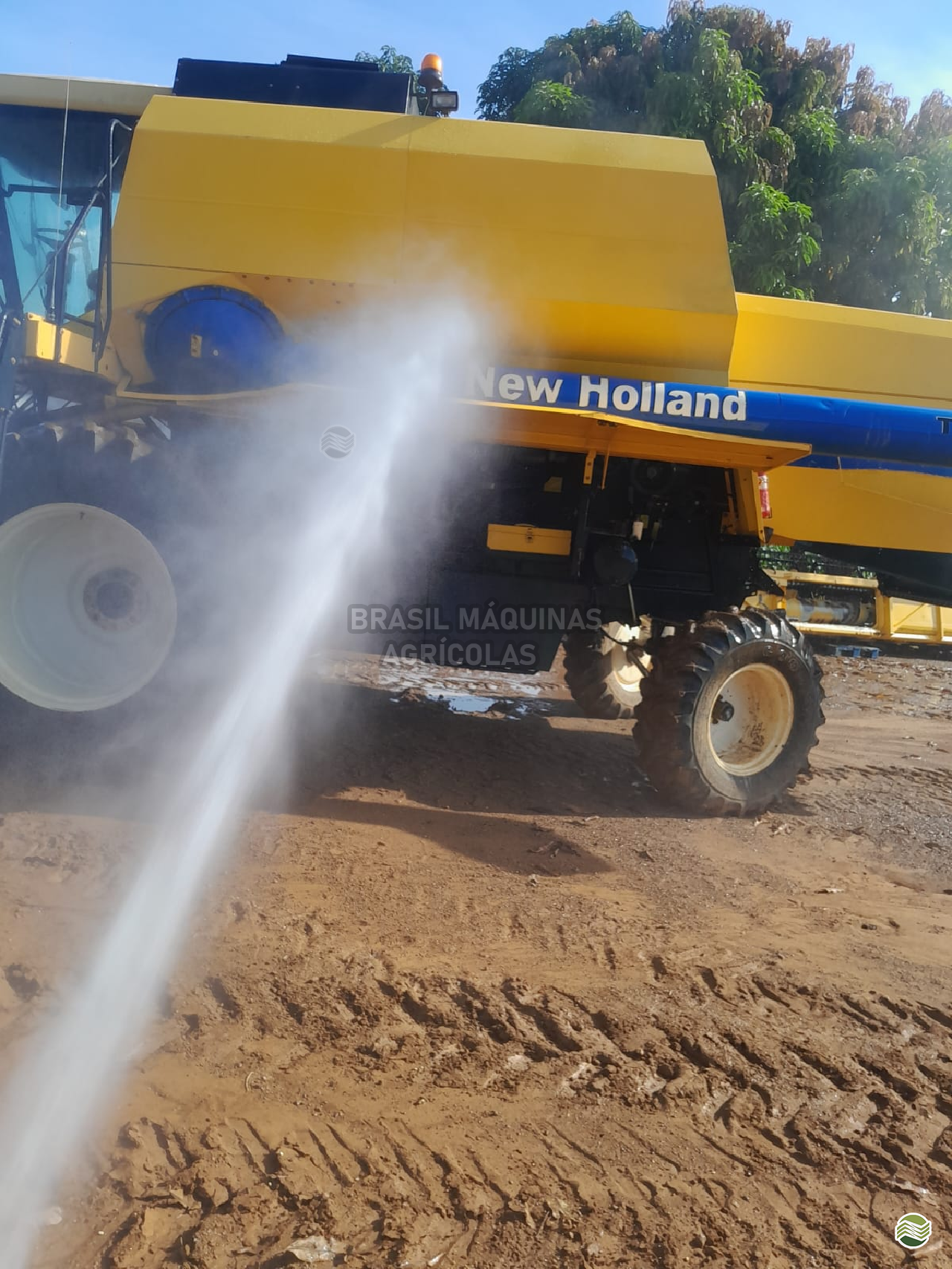 COLHEITADEIRA NEW HOLLAND TC 5090 Brasil Máquinas Agrícolas LUCAS DO RIO VERDE MATO GROSSO MT